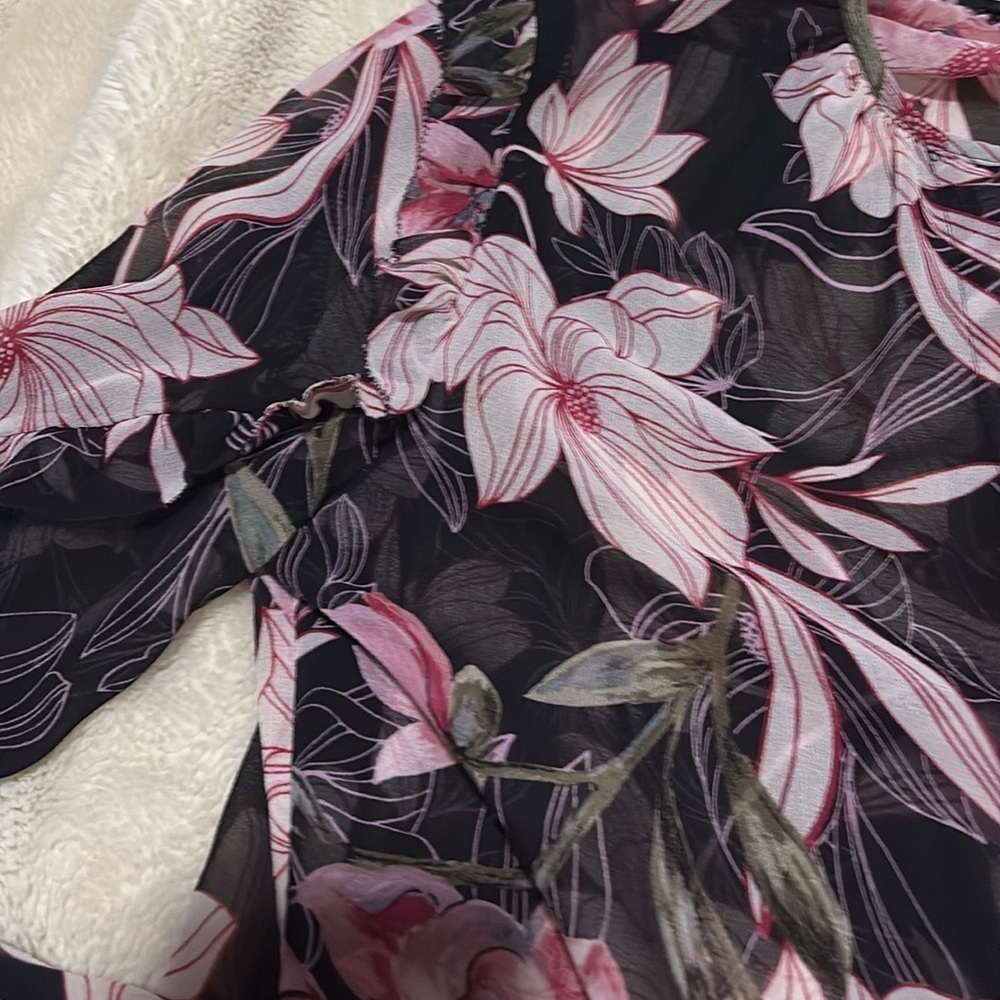 White House Black Market Floral Ruffle V-Neck Top – Size XXS | Romantic Layers - Picture 6 of 7